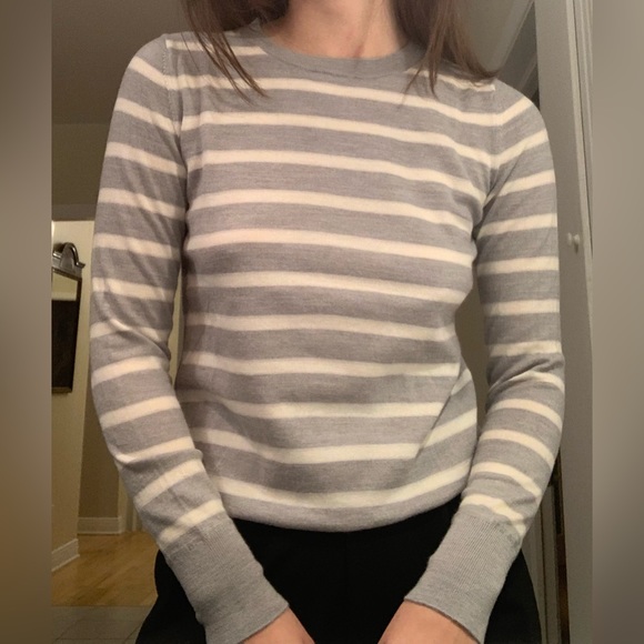 Banana Republic Stripped Sweater - Picture 5 of 5